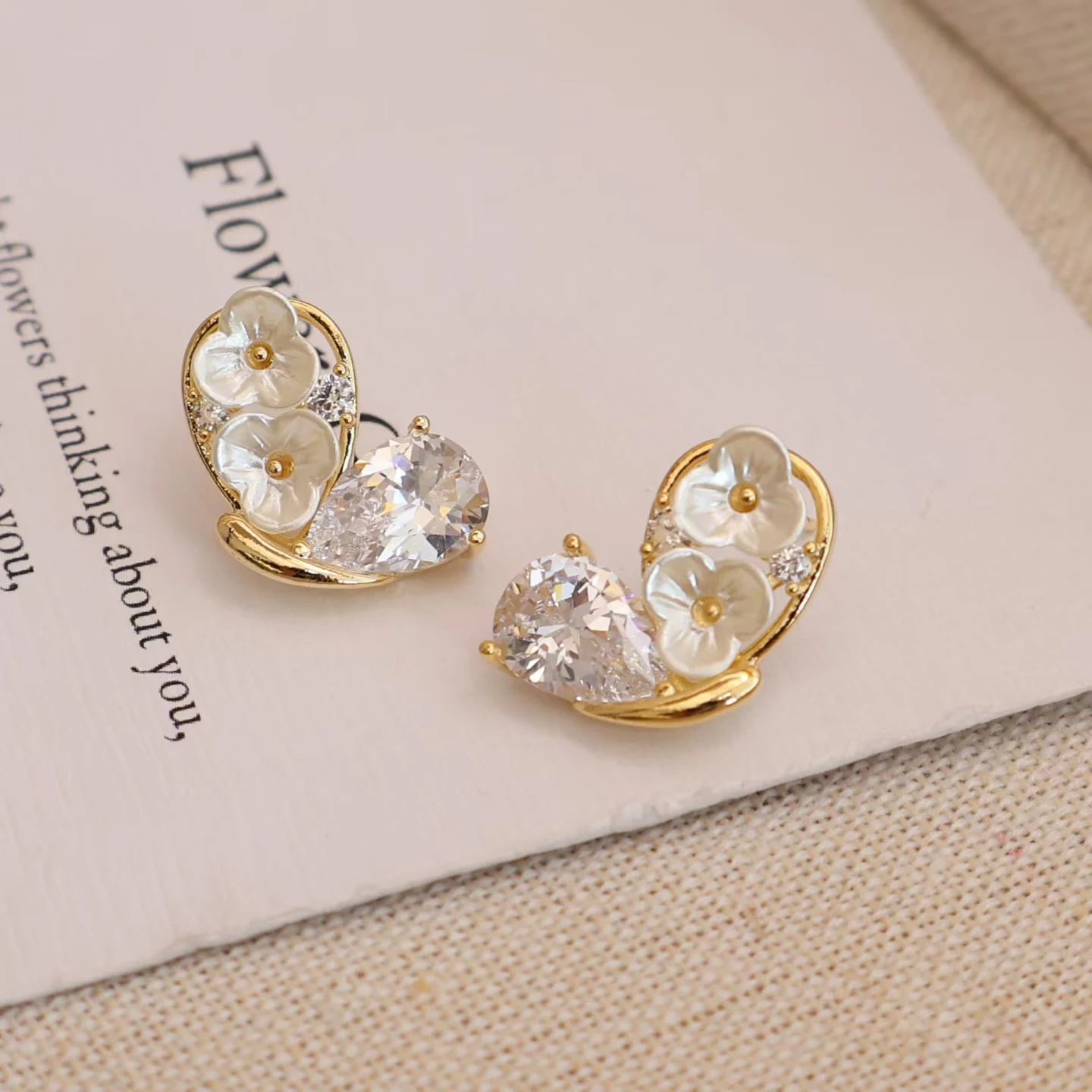 Luxury Flower Heart Shaped Stud Earrings for Girls Sweet Simple Fashion Jewelry for Women Ladies Accessories Bijuterias Chic