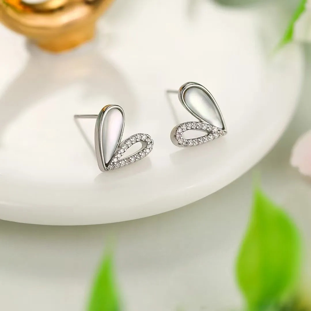 Simple Heart Shaped Minimalistic Stud Earrings for Girls Luxurious Imitation Pearl Jewellry for Women Lady Accessories Wholesale