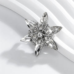 Fashion Glitter Snow Flake Sparkle Trendy Brooches for Girls Pins Glamorous Winter Jewelry for Women Ladies Accessory Wholesale