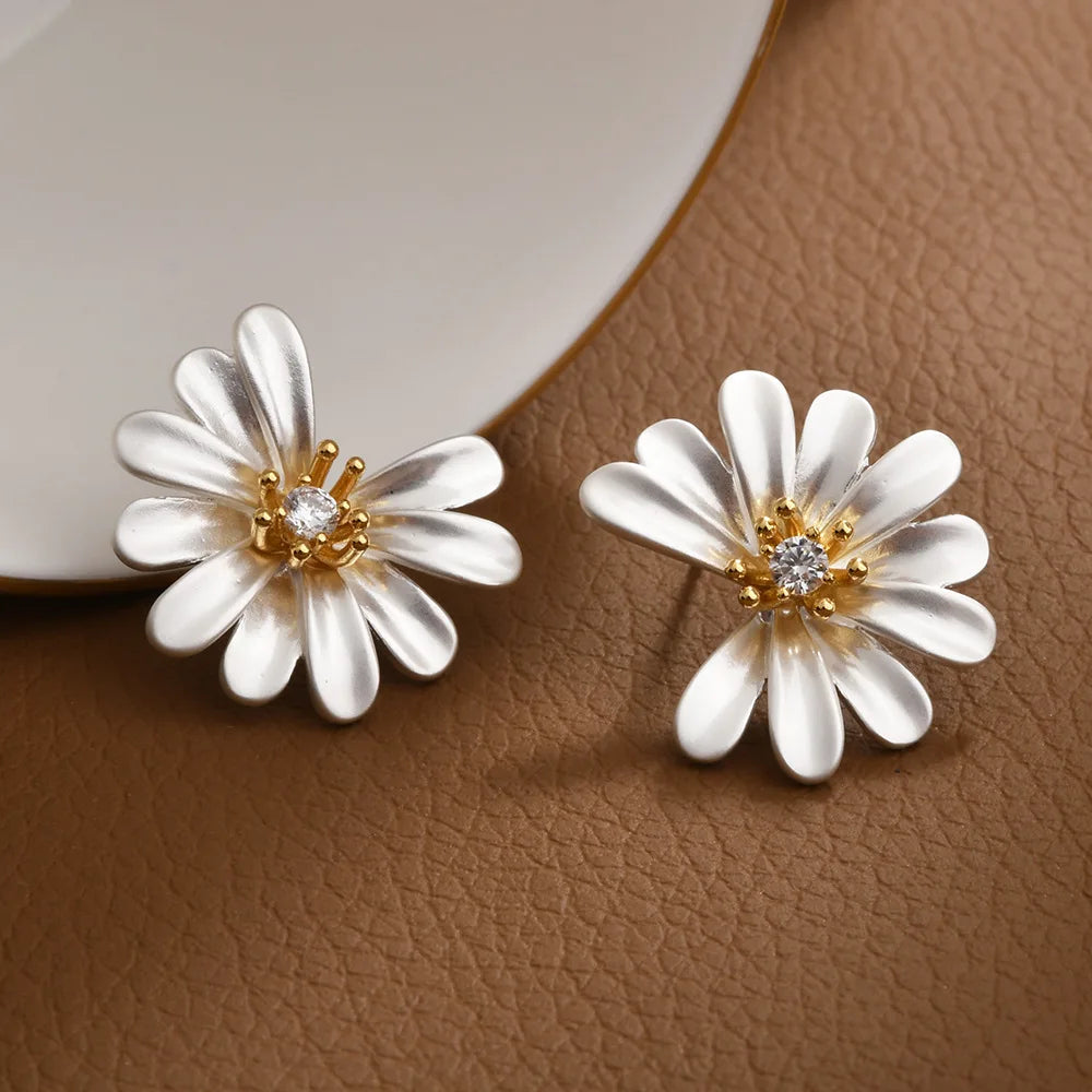 Korean Trendy Pastel Little Daisy Stud Earrings for Women Sweet Simple Flower Earrings Exquisite Design Ear Accessory Wholesale