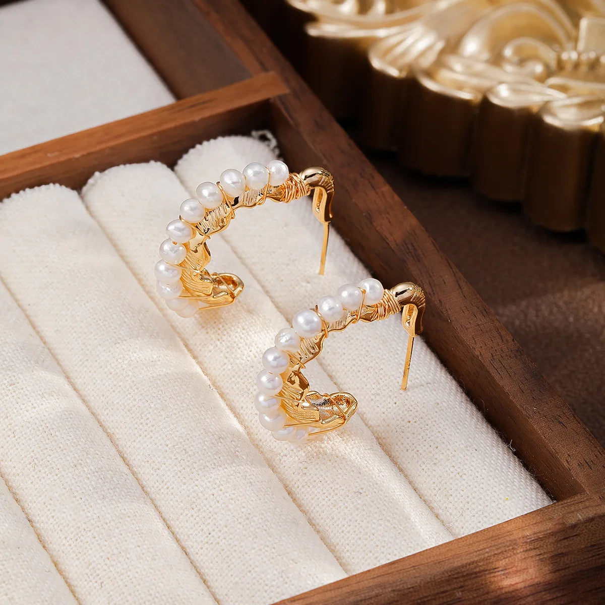 Fashion Copper 18K Gold Plated S925 Silver Hoop Earrings for Girls Freshwater Pearl for Women Ladies Wholesale China Factory