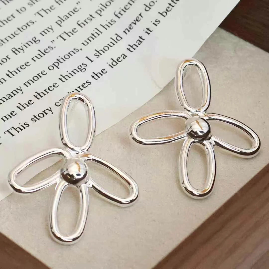 Simple Fashion Stylish Bold Designer Stud Drop Earrings for Girls Elegant Graceful Art Deco Jewelry for Women Ladies Accessories