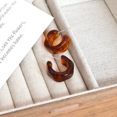Women Moon Shape Small Amber Hoop Earring Elegant Vintage Elegant Graceful Charms Bulk Jewelry Accessories for Causal Daily Use