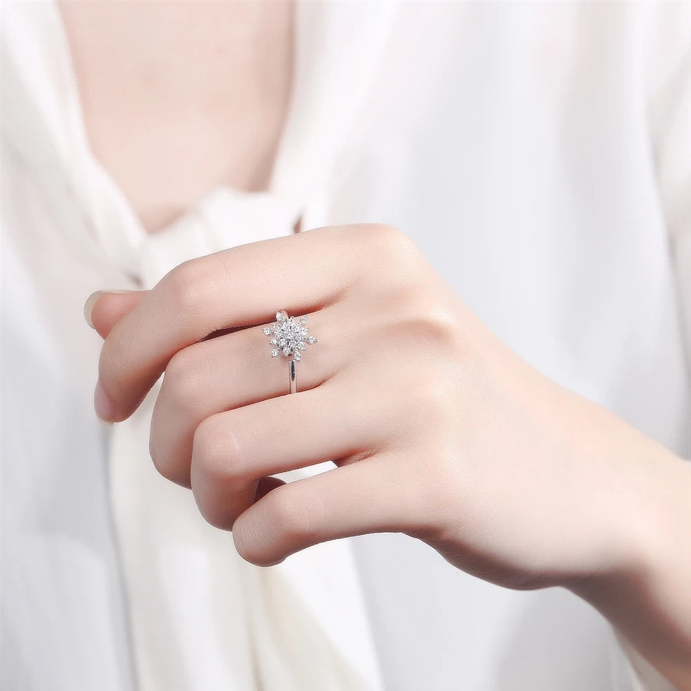 Women's Rotating Snowflake Rings Shining Zircon Fashionable Elegant Sweet Ring for Chriatams Party Custom Accessories Wholesale