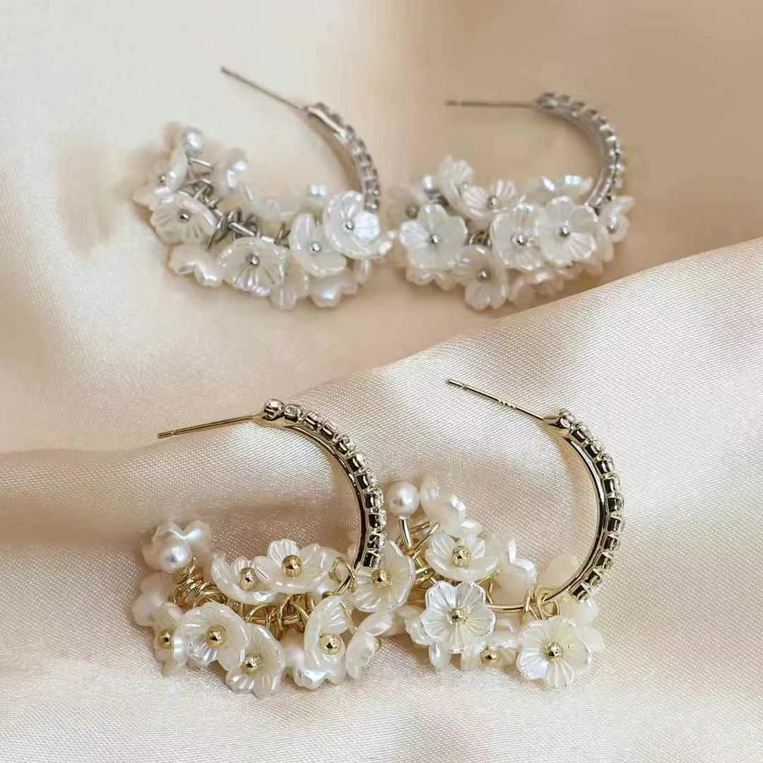 Women Flower Decorative Medium Hoop Earring Fashion Elegant Luxurious Glamorous Trendy Wholesale Jewelry Accessories for Causal