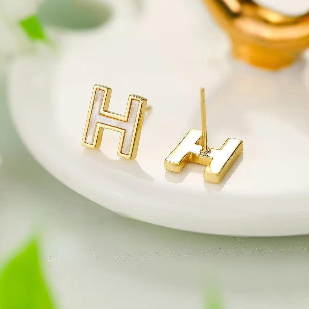 Women Hot Sale New Design Letter Shape Small Stud Earring Fashion Sparking Simple Bulk Jewelry Accessories for Female Daily Use