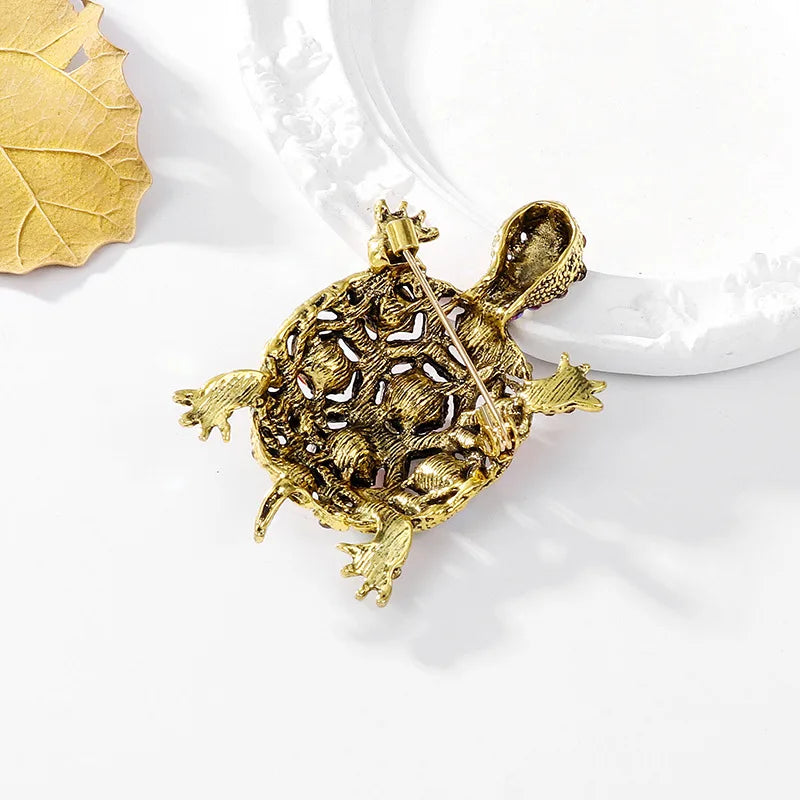 Fashion Tortoise Glitter Sparkle Trendy Brooches for Girls Sweet Glamorous Charms Pins Jewelry for Women Ladies Accessories