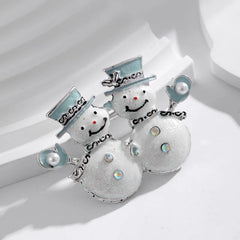 Fashion Christmas Snowman Sweet Trendy Brooches for Girls Stylish Glamorous Cartoon Pins Jewelry for Women Ladies Accessories