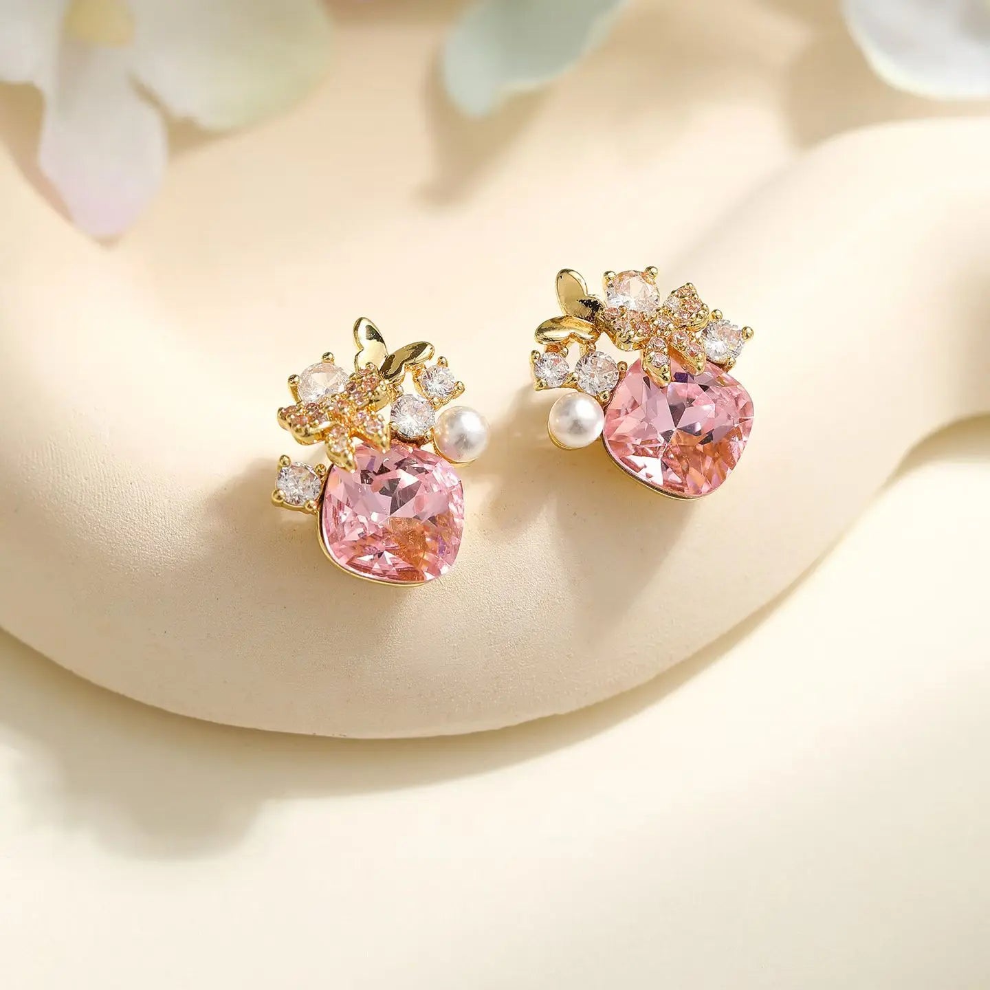 Ladies Star Heart Strawberry Shape Mini Stud Earring Fashion Sweet Pink Rhinestone Jewelry Accessories for Women Daily Holiday
