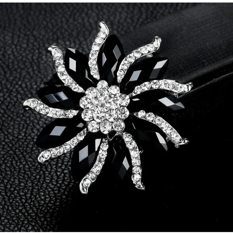Fashion Glitter Rhinestone Sparking Brooches for Girls Elegant Sweet Pins Jewelry for Women Ladies Accessories Wholesale Sweet