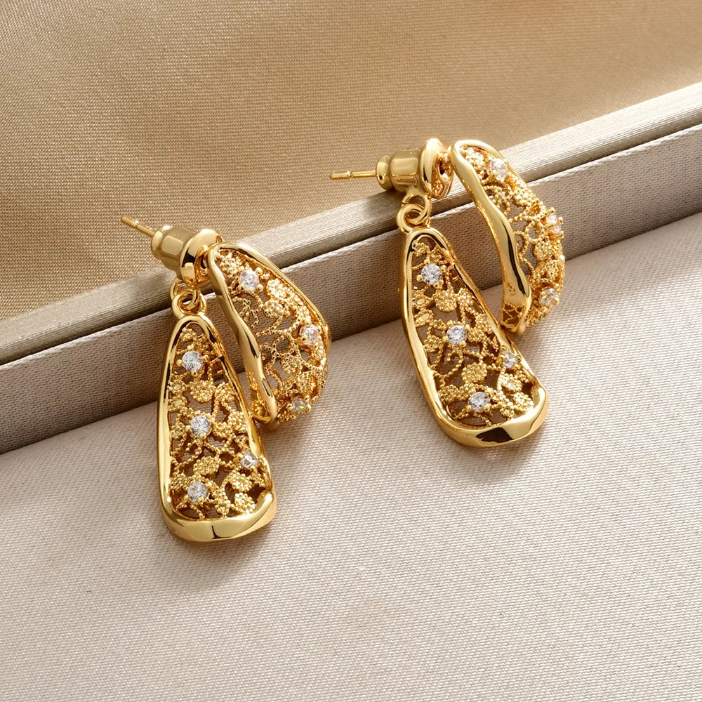 Front and Back Two-Way Stud Earrings French Style Exquisite Glitter Hollow Lace Pattern Earrings Fashion Elegant Retro Luxury