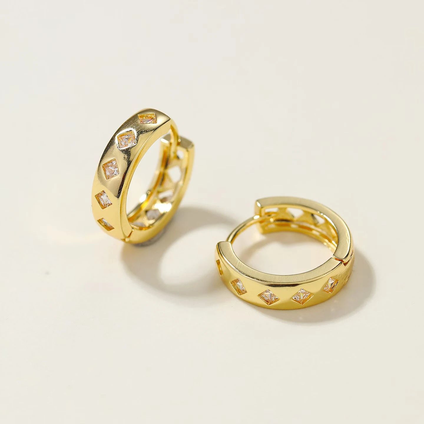 Simple Classic Minimalistic Hoop Earrings for Girls Elegant Dainty Glamorous Charms Jewellry for Women Ladies Accessories Chic