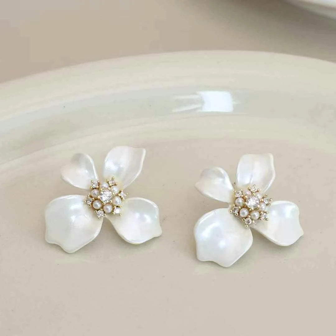 Female Flower Shape Small Stud Earring Fashion Luxurious Dainty Affordable Bulk Jewelry Accessories for Women Daily Causal Use