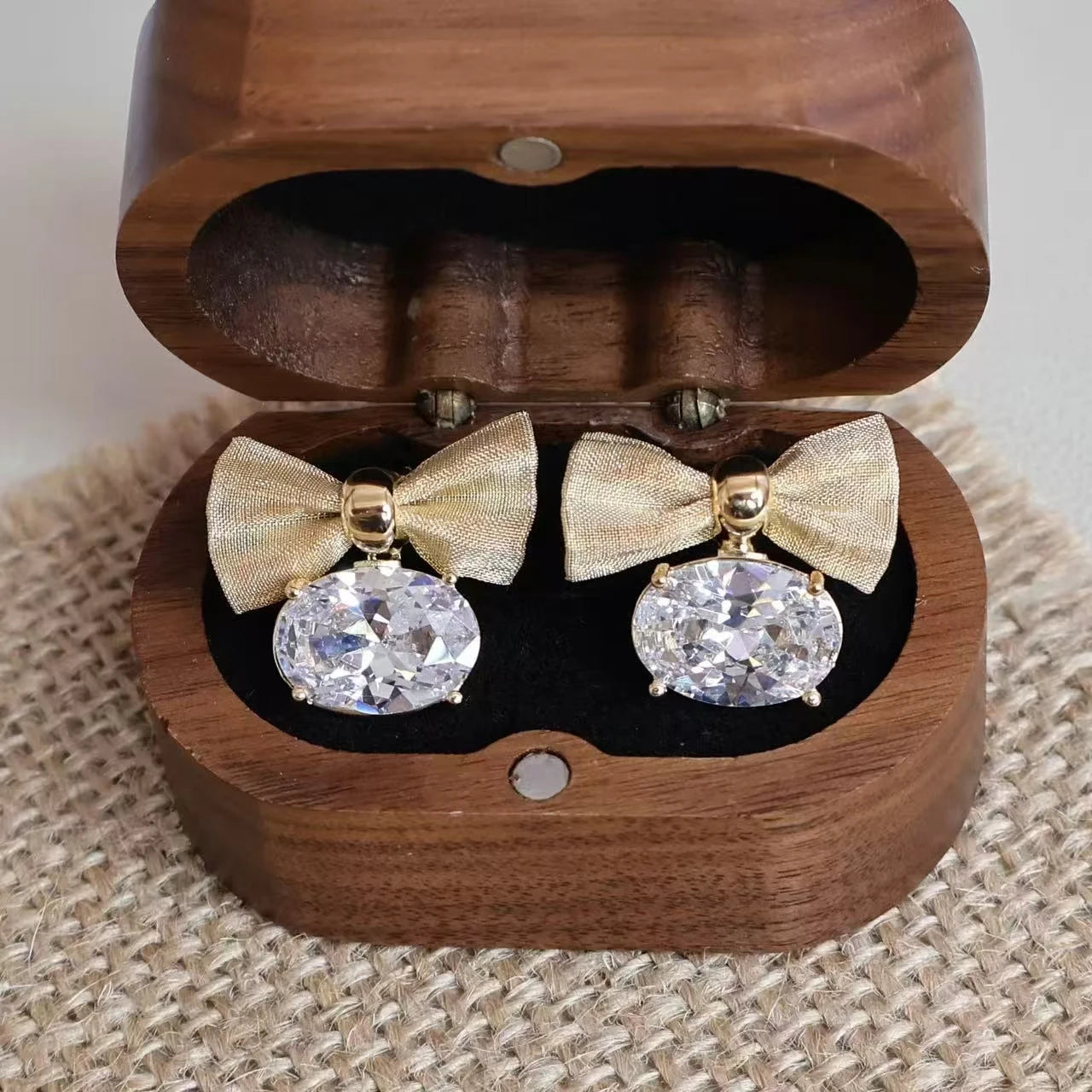 Fashion Elegant Luxury Flowers Glitter Stud Earrings for Girls Glamorous Bowknot Rhinestone Jewelry for Women Ladies Accessories