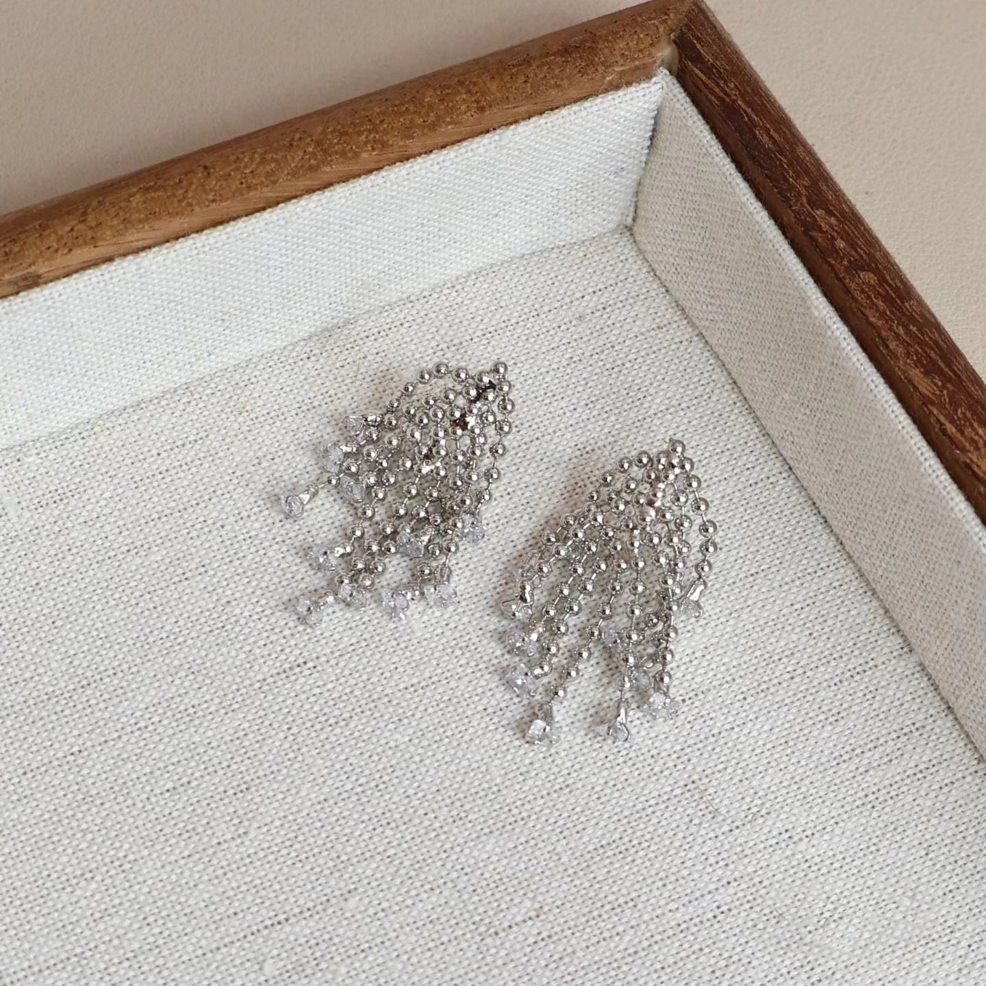 Female Hot Sale High Quality Lightweight Long Drop Earring Fashion Elegant Glitter Glamorous Bulk Jewelry Accessories for Daily