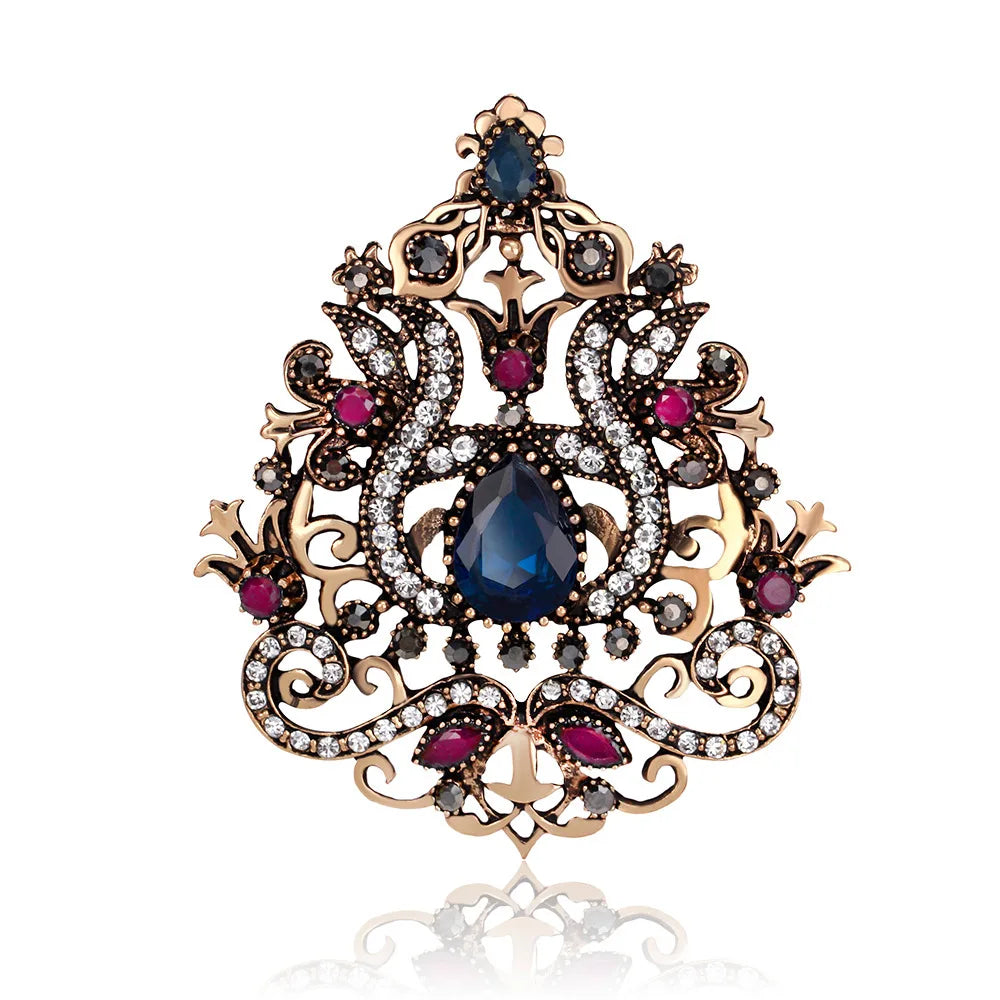 Fashion Glamorous Dainty Rhinestone Glitter Brooches for Girls Elegant Graceful Pins Jewelry for Women Ladies Accessories