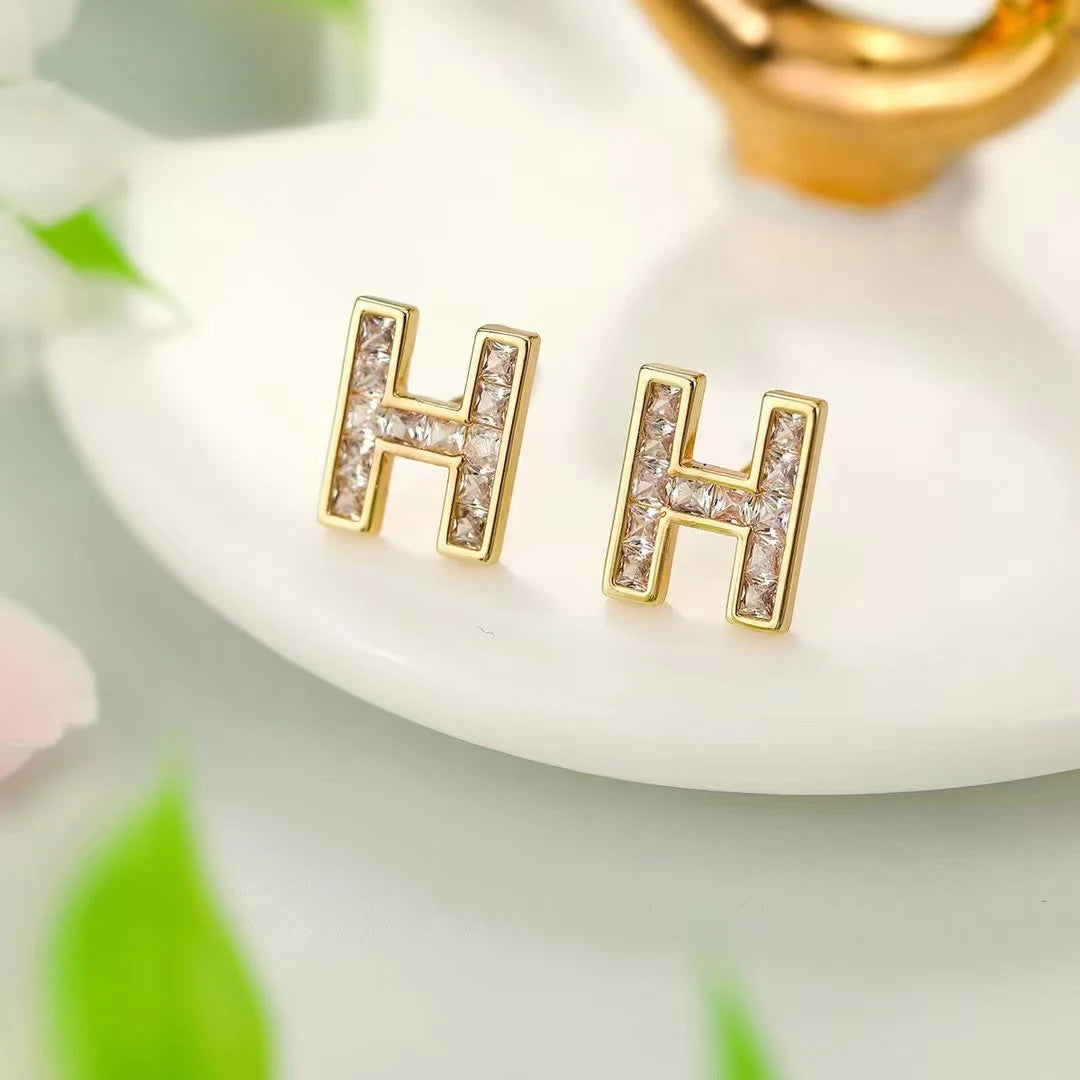 Women Hot Sale New Design Letter Shape Small Stud Earring Fashion Sparking Simple Bulk Jewelry Accessories for Female Daily Use