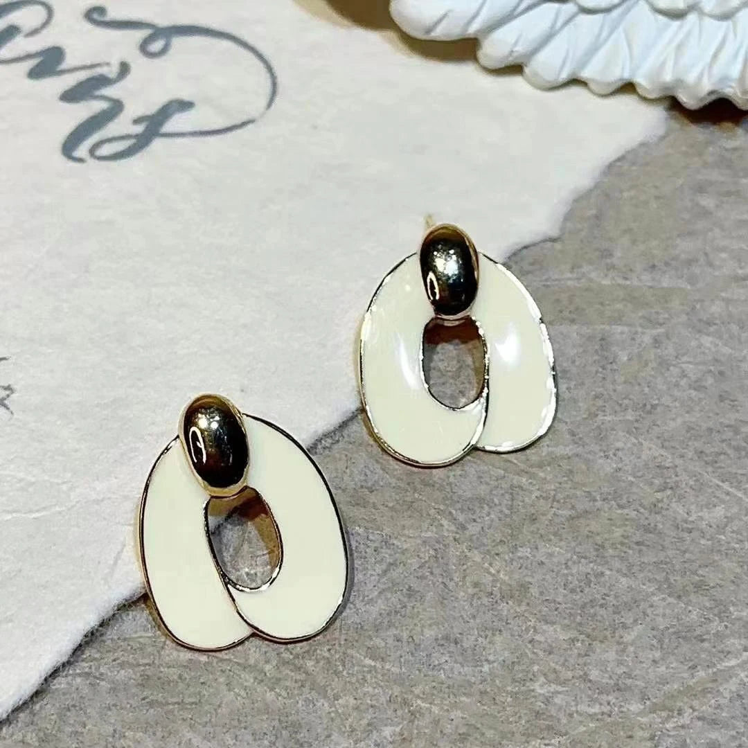 Fashion Simple Minimalistic Solid Color Trendy Hoop Earrings for Girls Cute Retro Vintage Jewelry for Women Ladies Accessories