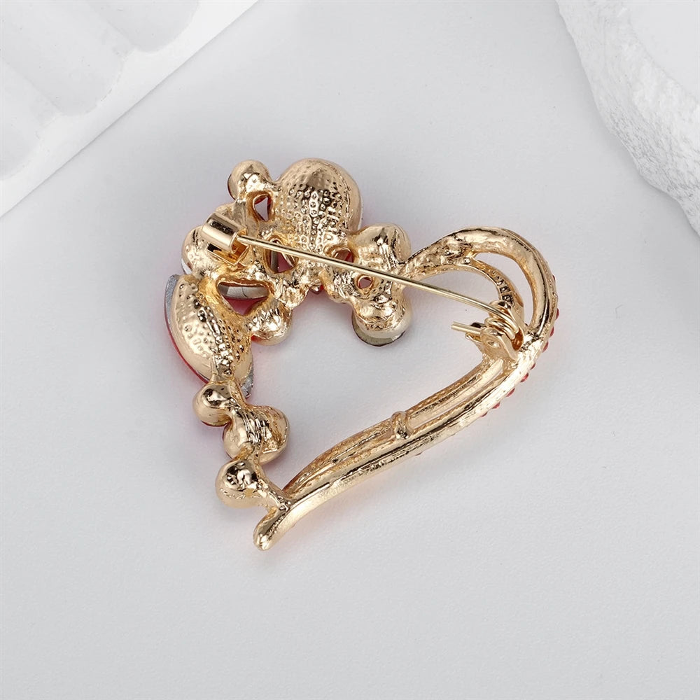 Fashion Classic Rhinestone Heart Shaped Sweet Brooches for Girls Trendy Stylish Pins Jewelry for Women Ladies Accessories