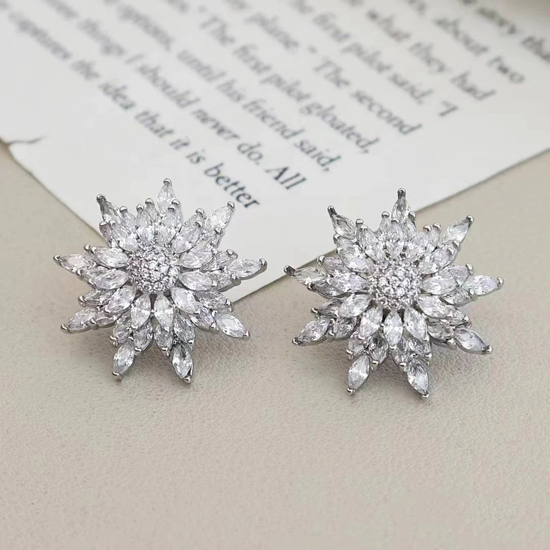 Fashion Glamorous Charms Flower Stud Earrings for Girls Elegant Tendy Stylish Glitter Jewelry for Women Ladies Accessories Chic