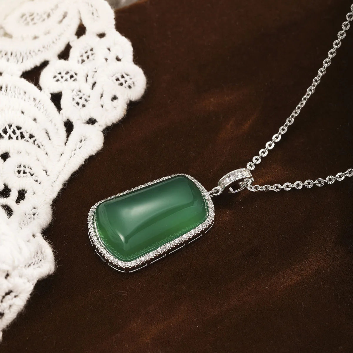 Fashion Vintage Chinese Style Jade Luxury Pendant Necklaces for Girls Elegant Jewelry for Women Ladies Wholesale Bulk Low MOQ
