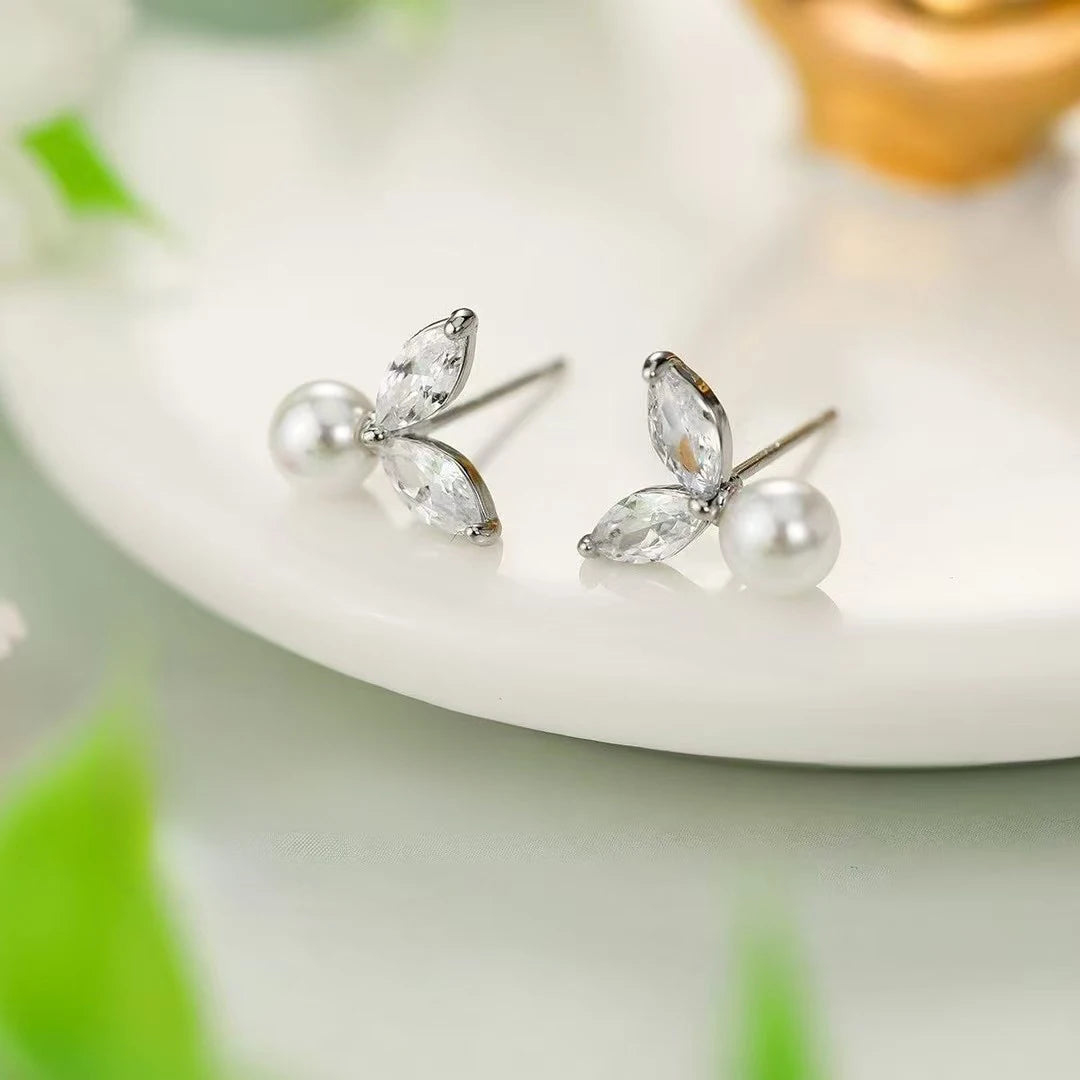 Female New Design Imitation Pearl Small Mini Stud Earring Fashion Glitter Sparking Simple Bulk Jewelry Accessories for Causal