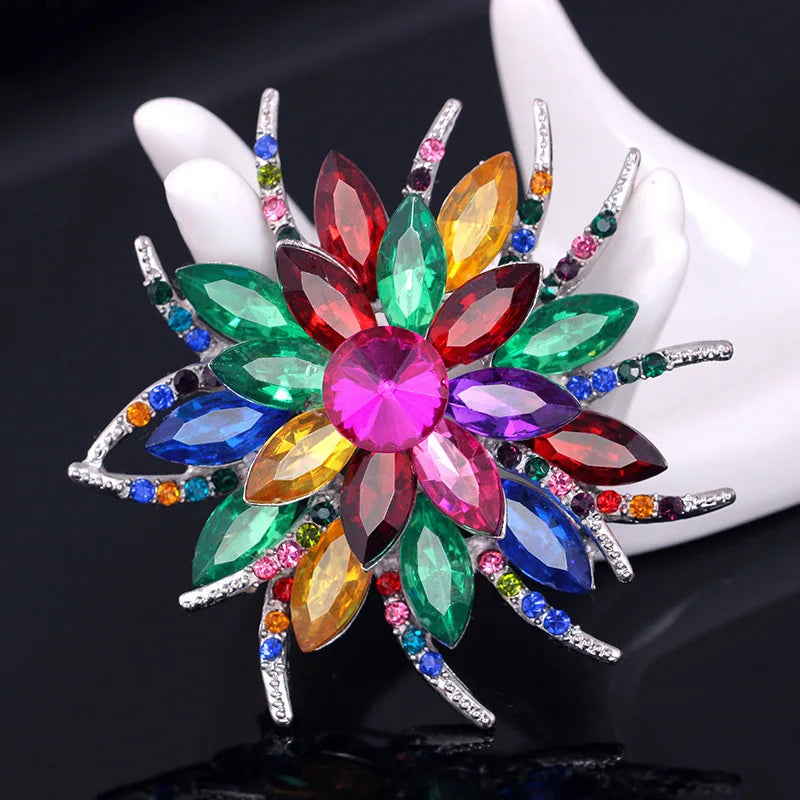 Fashion Glitter Sparkle Flowers Floral Brooches Sweet Elegant Vintage Retro Luxury Jewelry for Women Ladies Accessories Chic