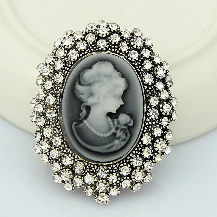 Fashion Elegant Vintage Retro Brooches for Girls Sweet Trendy Pins Jewelry for Women Ladies Accessories Chinese Supplier Chic