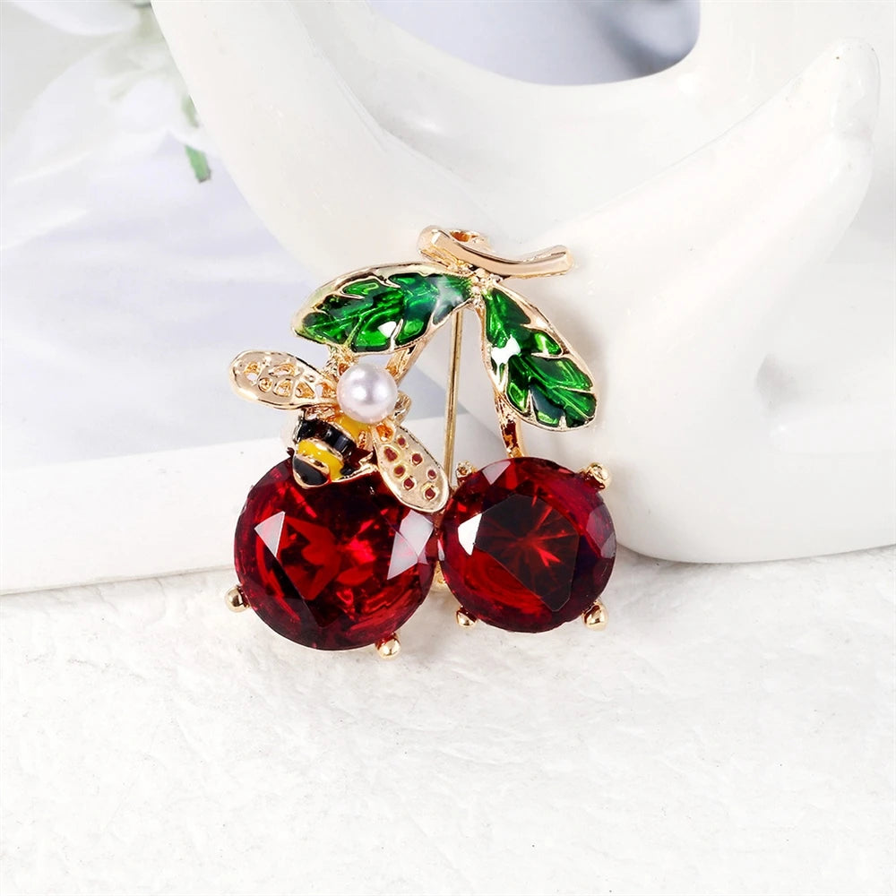 Fashion Glitter Cherry Sweet Fruits Brooches for Girls Elegant Glamorous Pins Jewelry for Women Ladies Accessories Wholesale