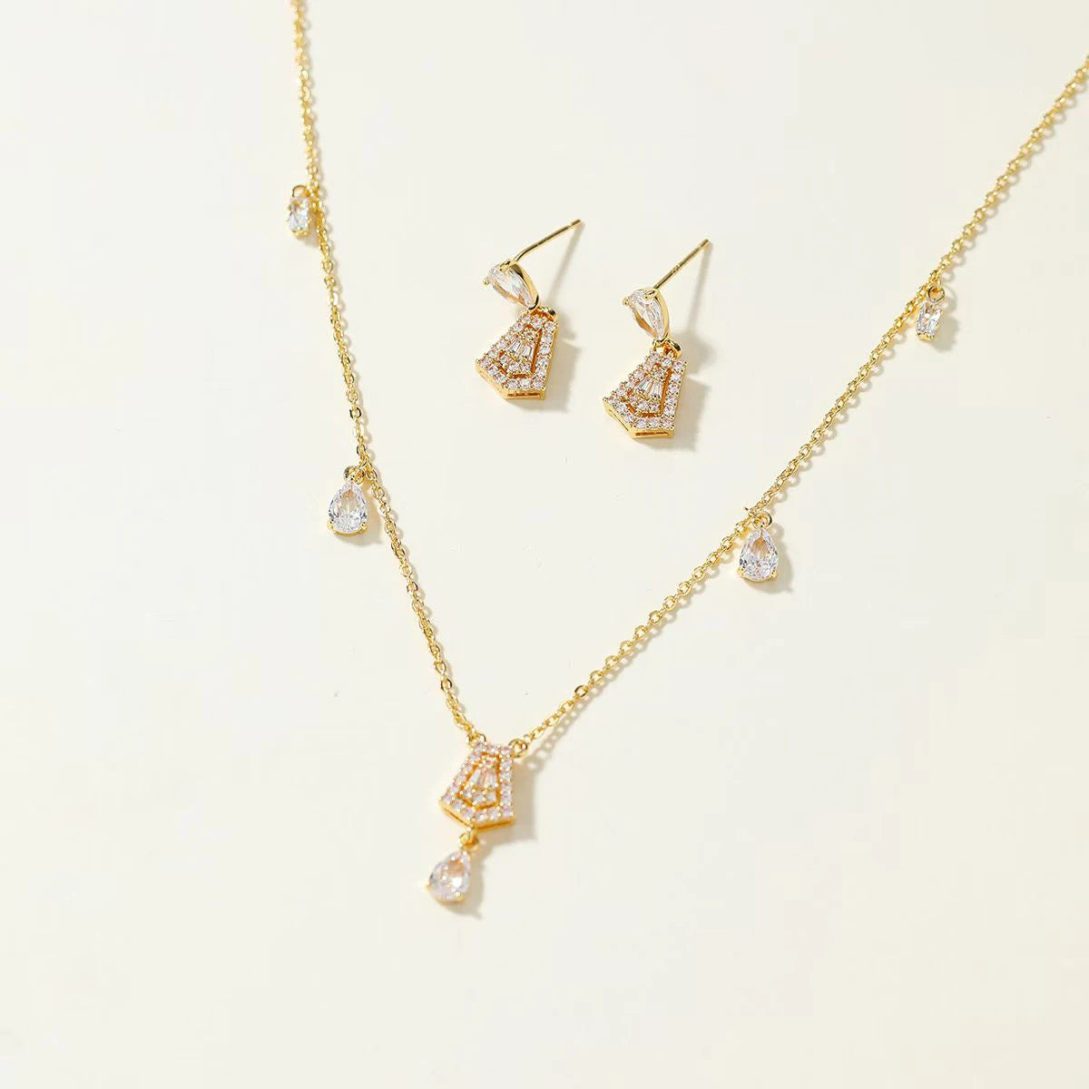 Luxury Refined Charms Glamorous Necklaces for Girls Elegant Sweet Art Deco Stud Earrings for Girls Jewelry Sets for Women Ladies