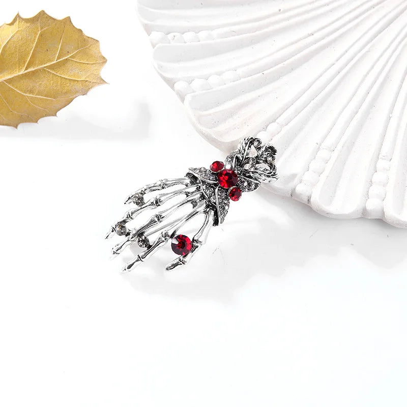 Fashion Halloween Gothic Horrific Skeleton Hand Brooches for Girls Carnival Pins Jewelry for Women Ladies Accessories Wholesale