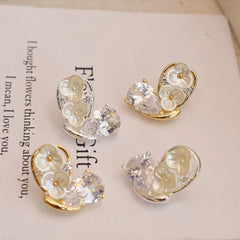 Luxury Flower Heart Shaped Stud Earrings for Girls Sweet Simple Fashion Jewelry for Women Ladies Accessories Bijuterias Chic