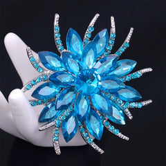 Fashion Glitter Sparkle Flowers Floral Brooches Sweet Elegant Vintage Retro Luxury Jewelry for Women Ladies Accessories Chic