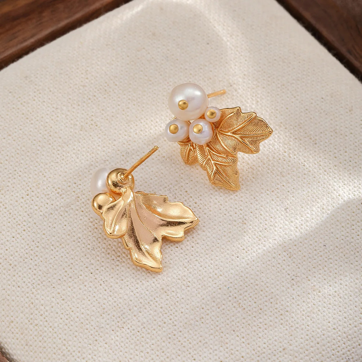 Women Leaf Shape White k 18k Gold-plated Freshwater Pearl S925 Silver Stud Earring Fashion Elegant in Stock Jewelry for Daily