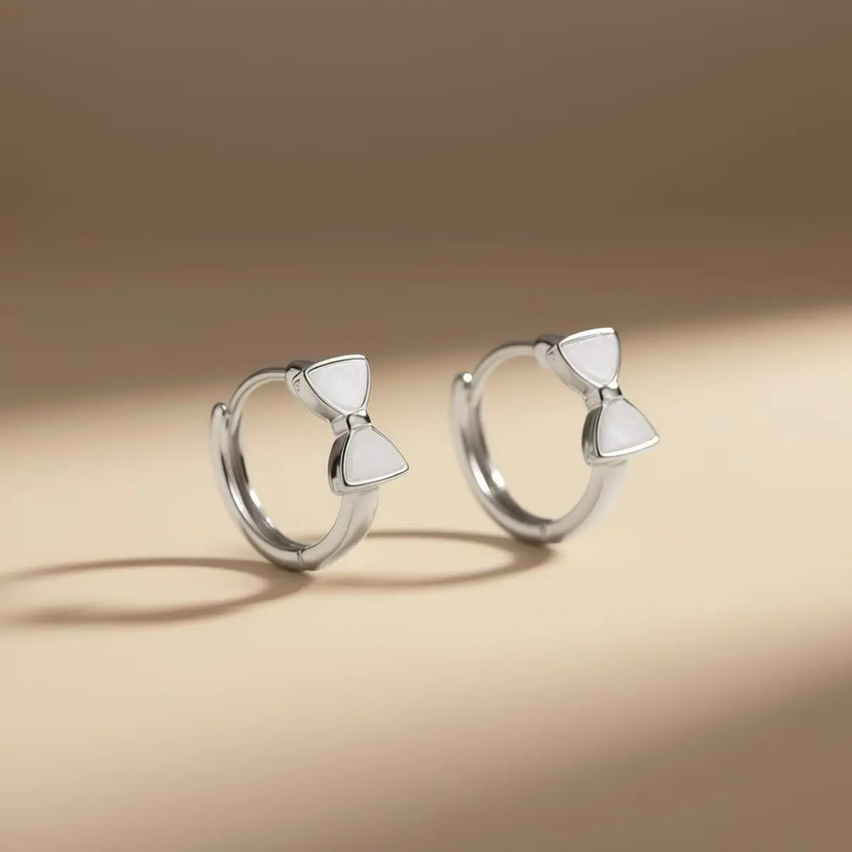 Fashion Butterfly Glitter Rhinestone Hoop Earrings for Girls Sweet Elegant Trendy Jewelry for Women Ladies Accessories Wholesale