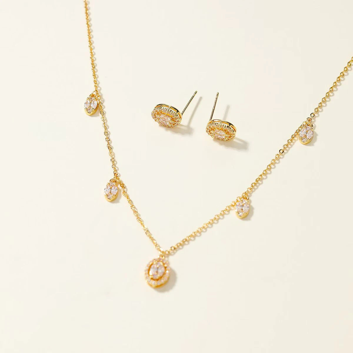 Trendy Elegant Refined Charms Glitter Necklaces for Girls Fashion Stud Earrings Jewelry Sets for Women Ladies Accessories