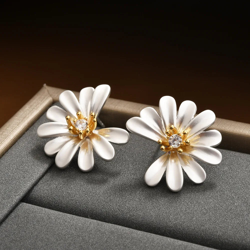 Korean Trendy Pastel Little Daisy Stud Earrings for Women Sweet Simple Flower Earrings Exquisite Design Ear Accessory Wholesale