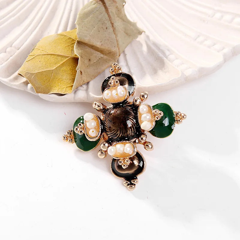 Fashion French Style Vintage Retro Elegant Brooches for Girls Graceful Pins Jewelry for Women Ladies Accessories New Design