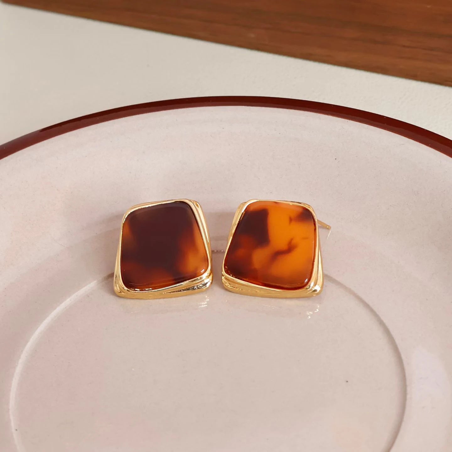 Ladies Dog Print Amber Decorative Small Mini Stud Earring Sex Elegant Fashion Chic Bulk Jewelry Accessories for Women Street