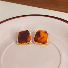 Ladies Dog Print Amber Decorative Small Mini Stud Earring Sex Elegant Fashion Chic Bulk Jewelry Accessories for Women Street