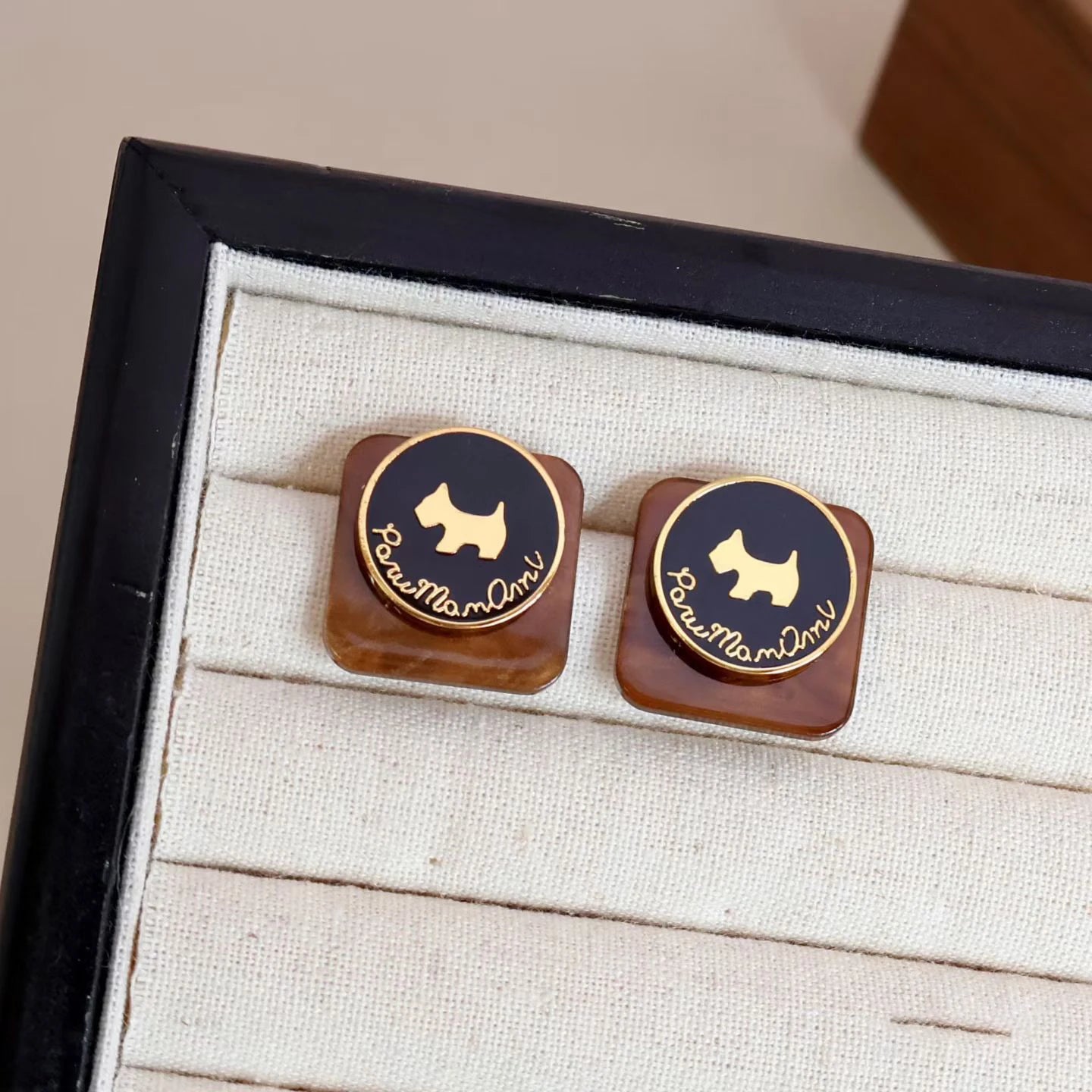 Ladies Dog Print Amber Decorative Small Mini Stud Earring Sex Elegant Fashion Chic Bulk Jewelry Accessories for Women Street