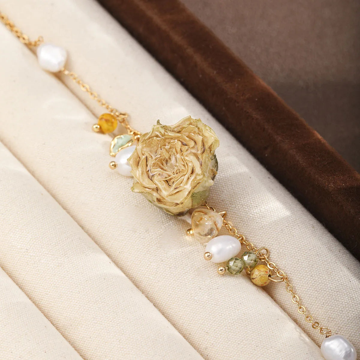 Fashion Rose Dried Flowers Freshwater Pearl Glass Crystal Yellow Jasper Bracelets for Girls Jewelry for Women Ladies Wholesale