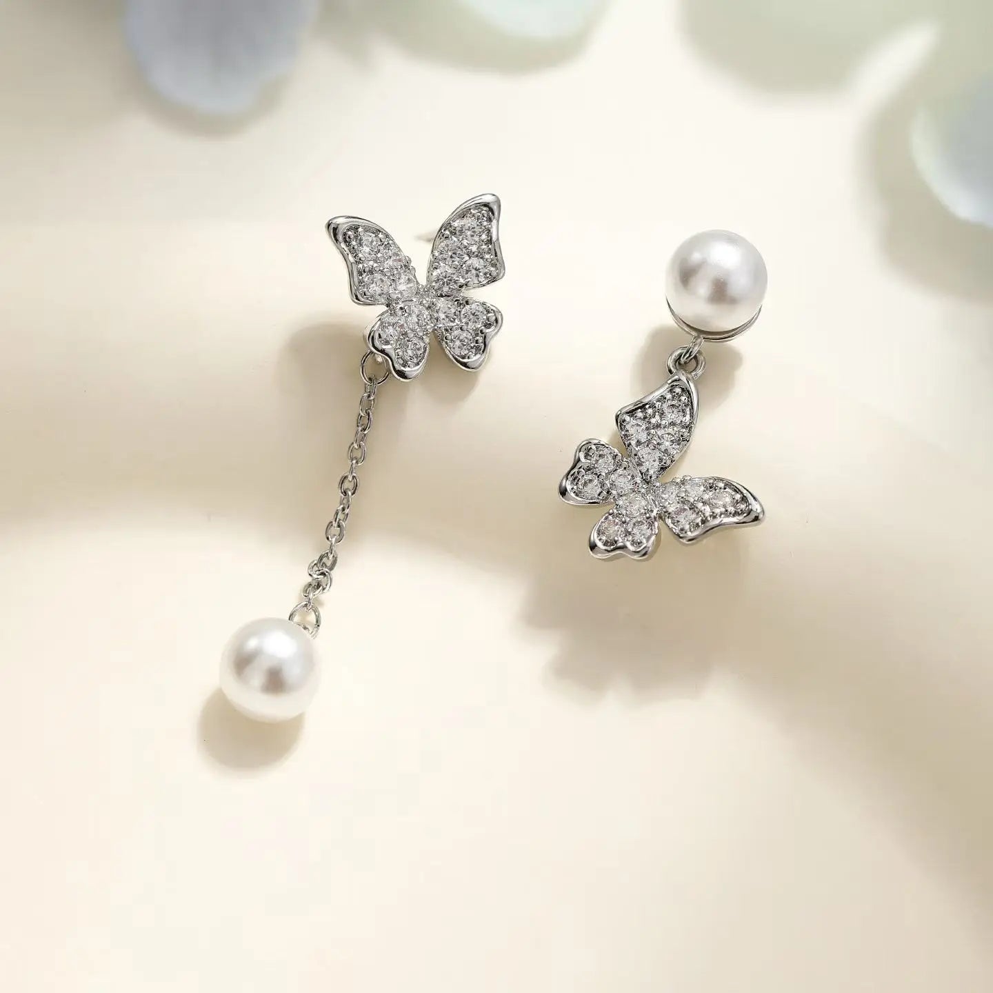 Elegant Simple Minimalistic Butterfly Drop Earrings for Girls Imitation Pearl Glitter Jewelry for Women Ladies Accessories