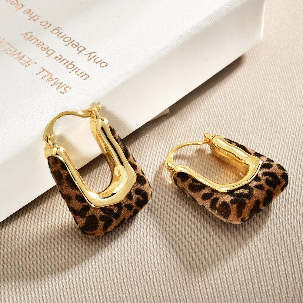 Women's Trendy Vintage Earrings U-shaped Style Velvet Leopard Print Earrings Elegant Personalized Fashionable Earrings Wholesale
