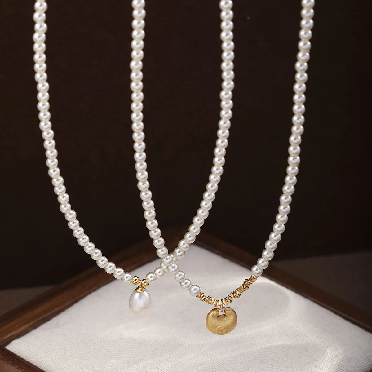 Fashion Simple Classic Minimalistic Glass Pearl Necklaces for Girls Trendy Stylish Jewelry for Women Ladies Wholesale Bulk