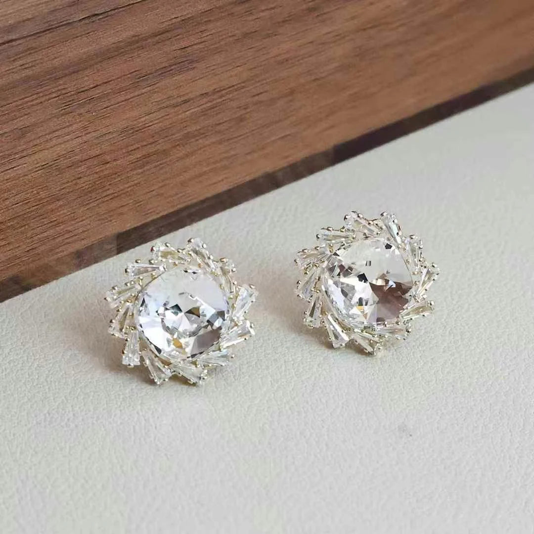 Simple Classic Rhinestone Charms Glitter Stud Earrings for Girls Elegant Sweet Jewellry for Women Ladies Bijuterias Wholesale