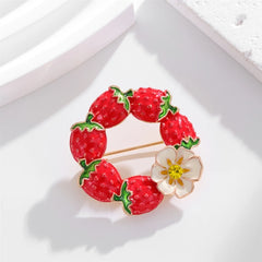 Fashion Strawberry Fruits Sweet Elegant Brooches for Girls Glamorous Charms Pins Jewelry for Women Ladies Accessories Hot Sale
