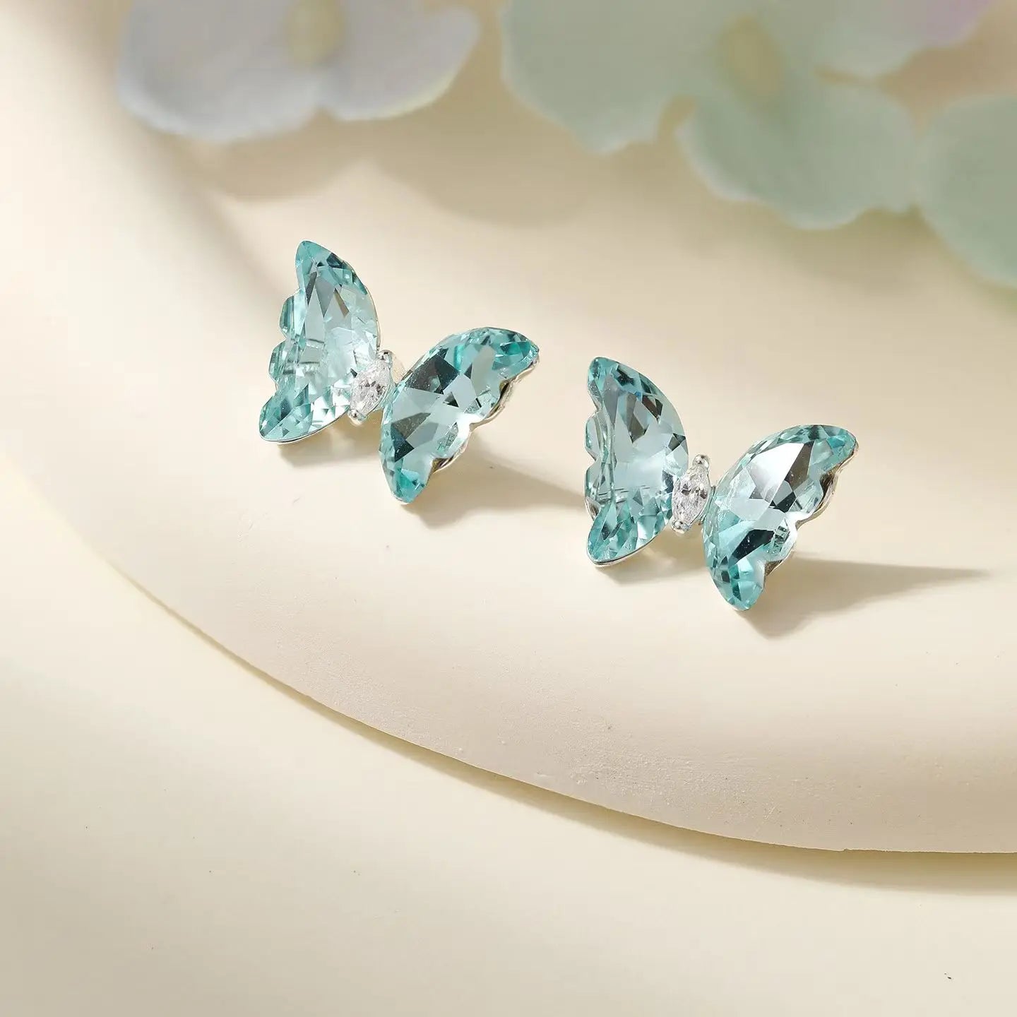 Fashion Glitter Butterfly Rhinestone Jewelry for Girls Luxurious Fine Earring Stud for Women Ladies Accessories in Stock Chic