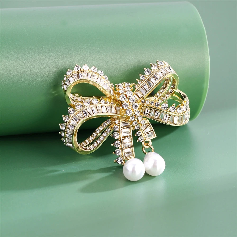 Fashion Bowknot Glitter Imitation Pearl Brooches for Girls Sparking Elegant Graceful Pins Jewelry for Women Ladies Accessories