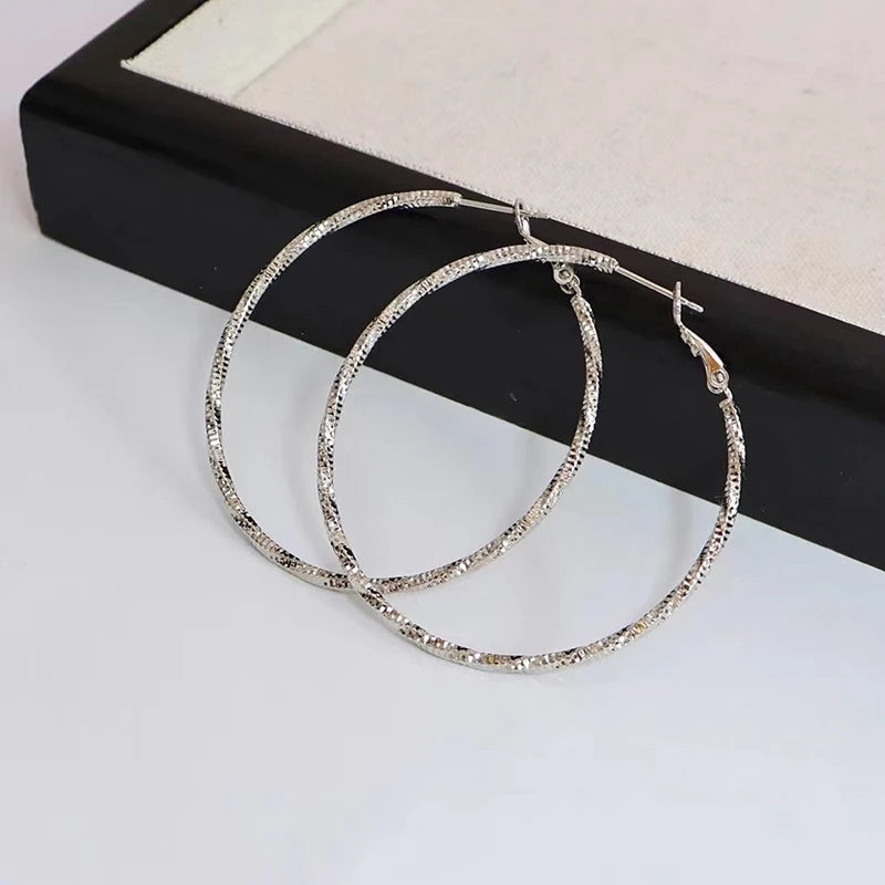 Fashion Simple Classic Minimalistic Hoop Earrings for Girls Sweet Trendy Jewelry for Women Ladies Accessories Chinese Supplier